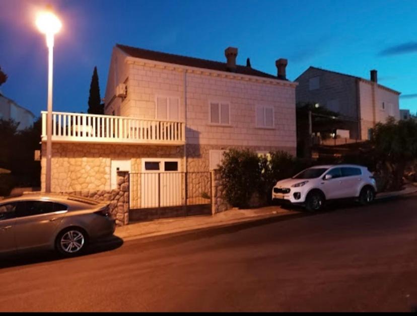 Aida Apartments And Rooms For Couples And Families Free Parking 두브로브니크 외부 사진