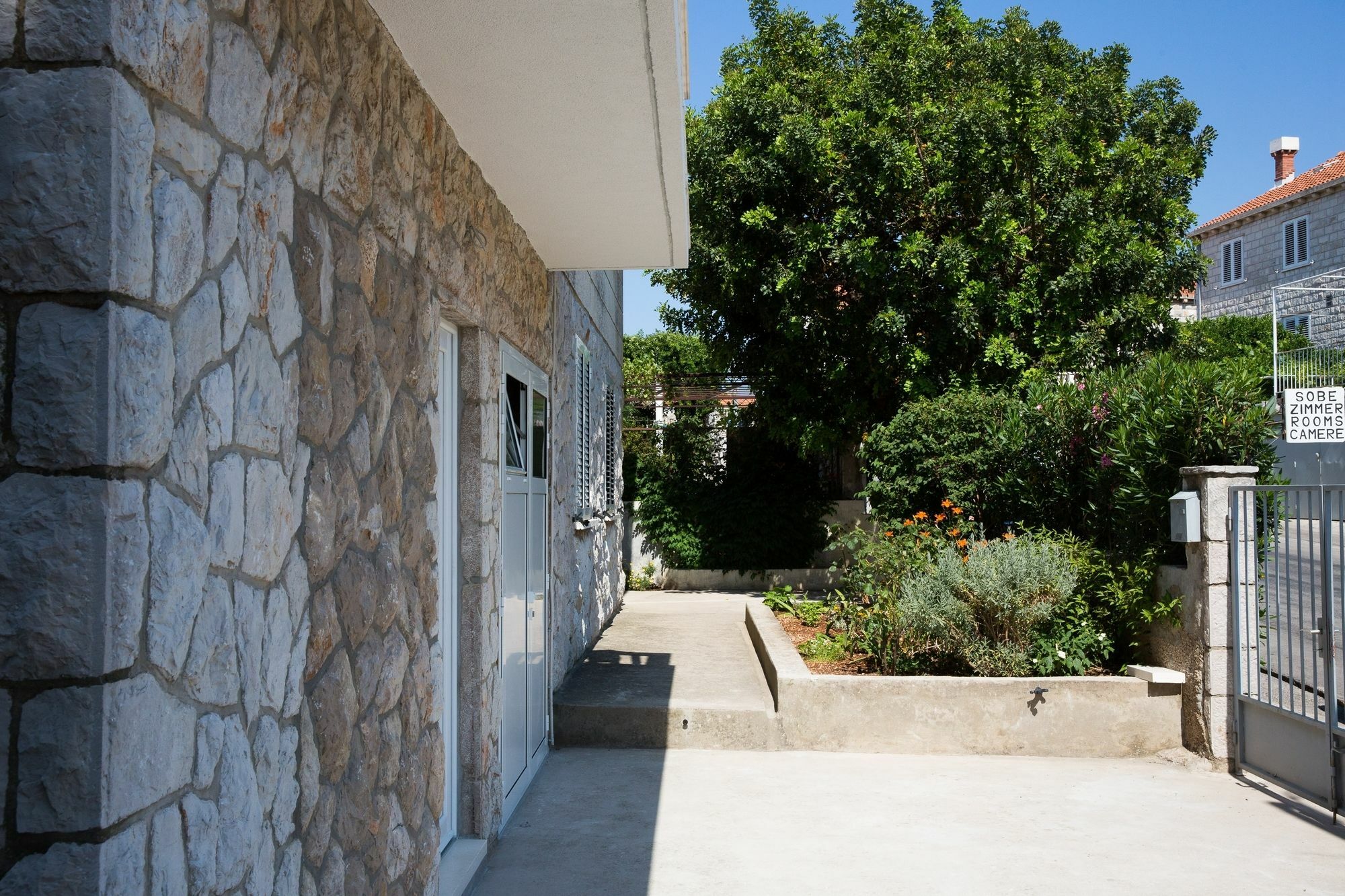 Aida Apartments And Rooms For Couples And Families Free Parking 두브로브니크 외부 사진